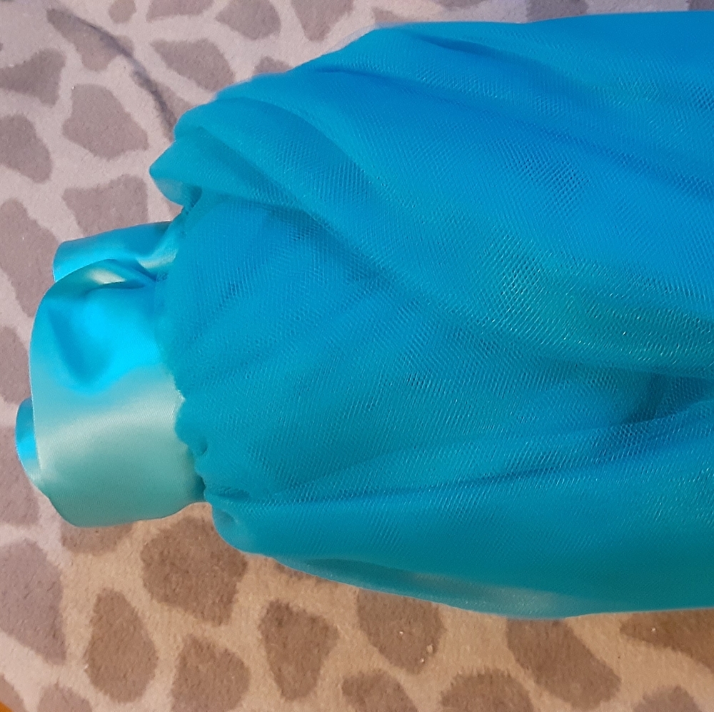 Turquoise tulle table skirt